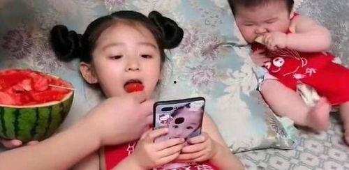 爸爸跟女儿吃瓜,爸爸与女儿吃瓜趣事