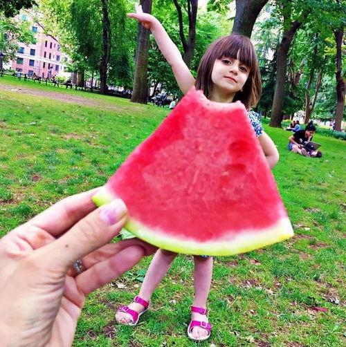 跟朋友同步吃瓜,共享快乐时光