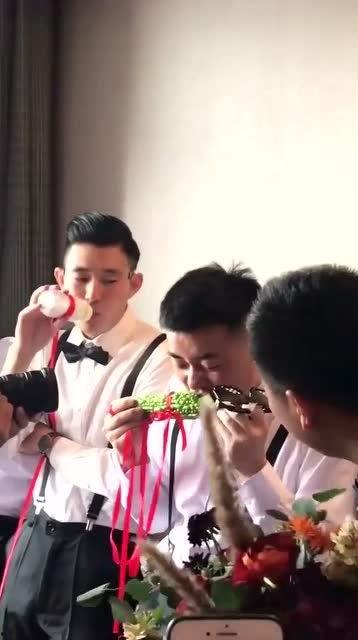 吃瓜的伴郎,见证爱情盛宴