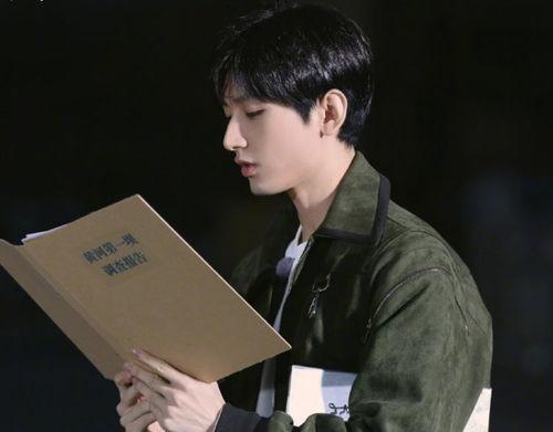 跑男嘉宾吃瓜